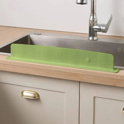 Silicone Sink Splash Guard With Suction Cups – Anti Splash Kitchen Sink Water Protector, Flexible Waterproof Splash Stopper for Faucet, Keeps Countertop Dry