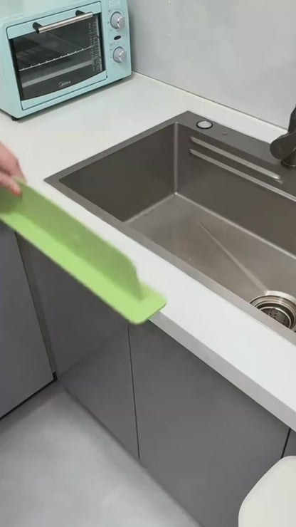 Silicone Sink Splash Guard With Suction Cups – Anti Splash Kitchen Sink Water Protector, Flexible Waterproof Splash Stopper for Faucet, Keeps Countertop Dry